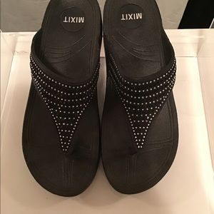 Mix it black sandals.